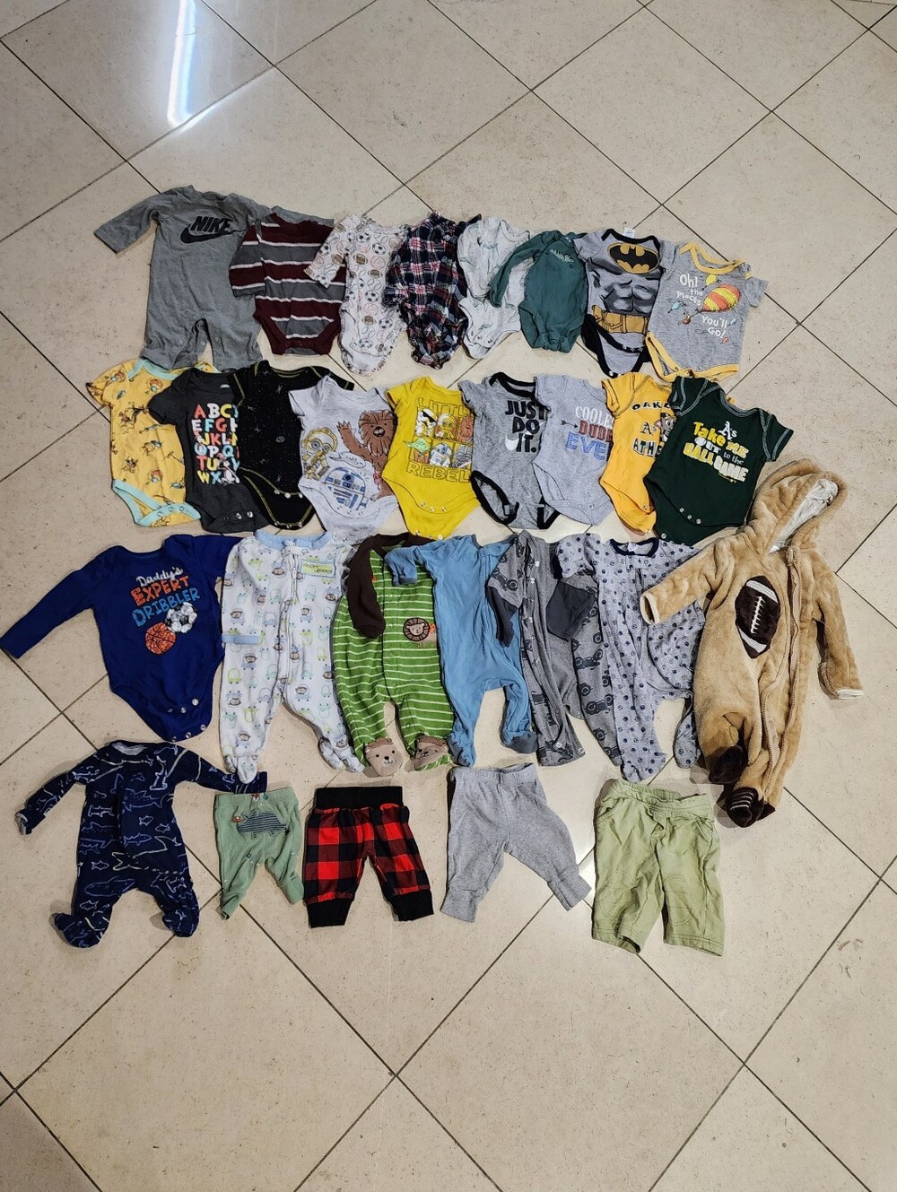 Baby Boy Clothes NB/0-3 Months One Piece Lot of 29 Pieces Sports Seuss Star Wars